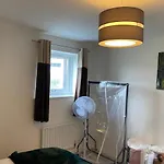 Contemporary, Cosy & Homely 2 Bed Apartment With High-Speed Wifi, Terrace & Free Parking Overlooking Stourbridge Common Park & Coldham\'S Brook