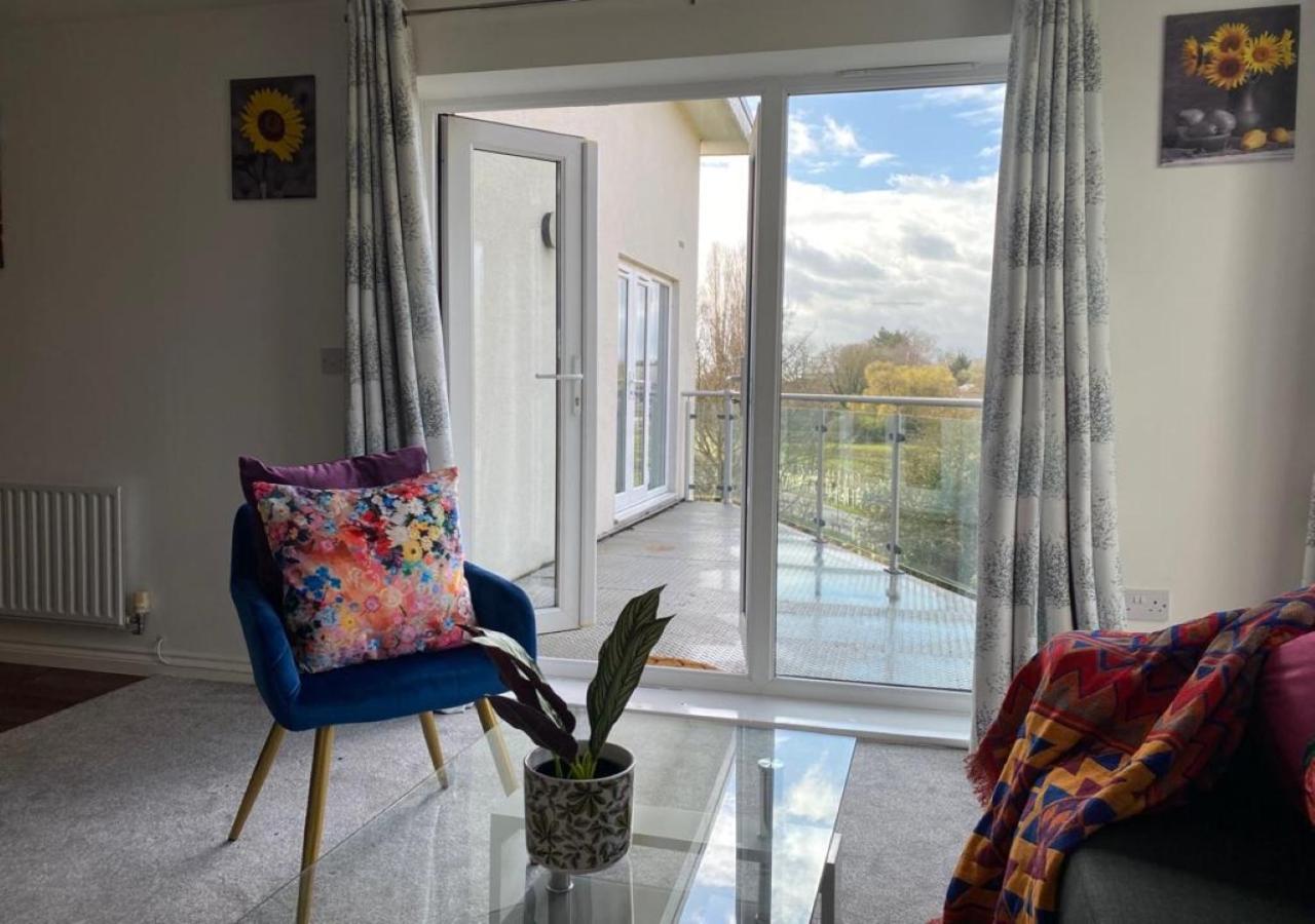 Contemporary, Cosy & Homely 2 Bed With High-speed Wifi, Terrace & Free Parking Overlooking Stourbridge Common Park & Coldham's Brook Apartemen Cambridge (Cambridgeshire)